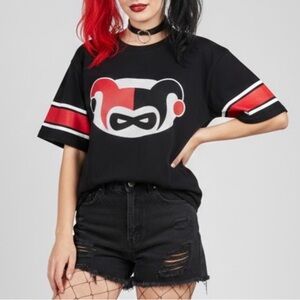 SOLD—Harley Quinn #99 Jersey T-Shirt DC Comics Justice League Jester Mask Black